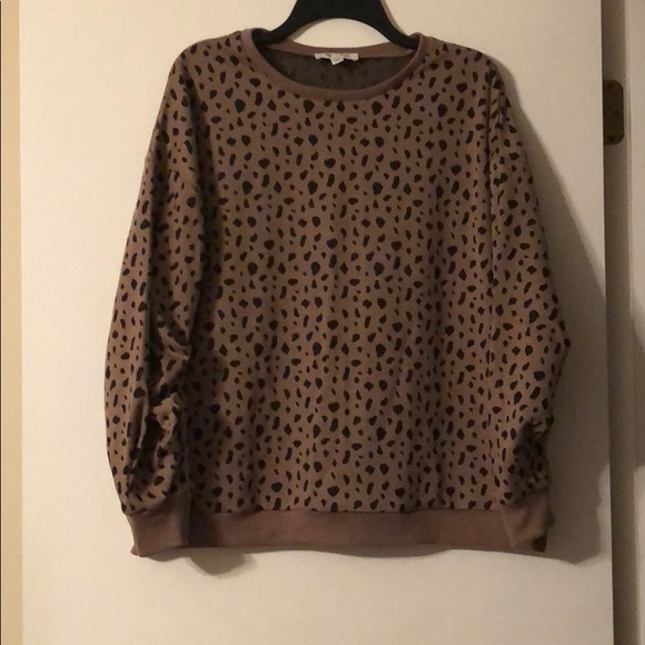 She + Sky Tops - She + sky Leopard sweatshirt in black and brown.